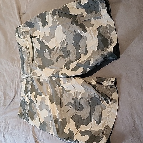 Urban Pipeline Gray Camouflage Cargo Shorts - Picture 9 of 10
